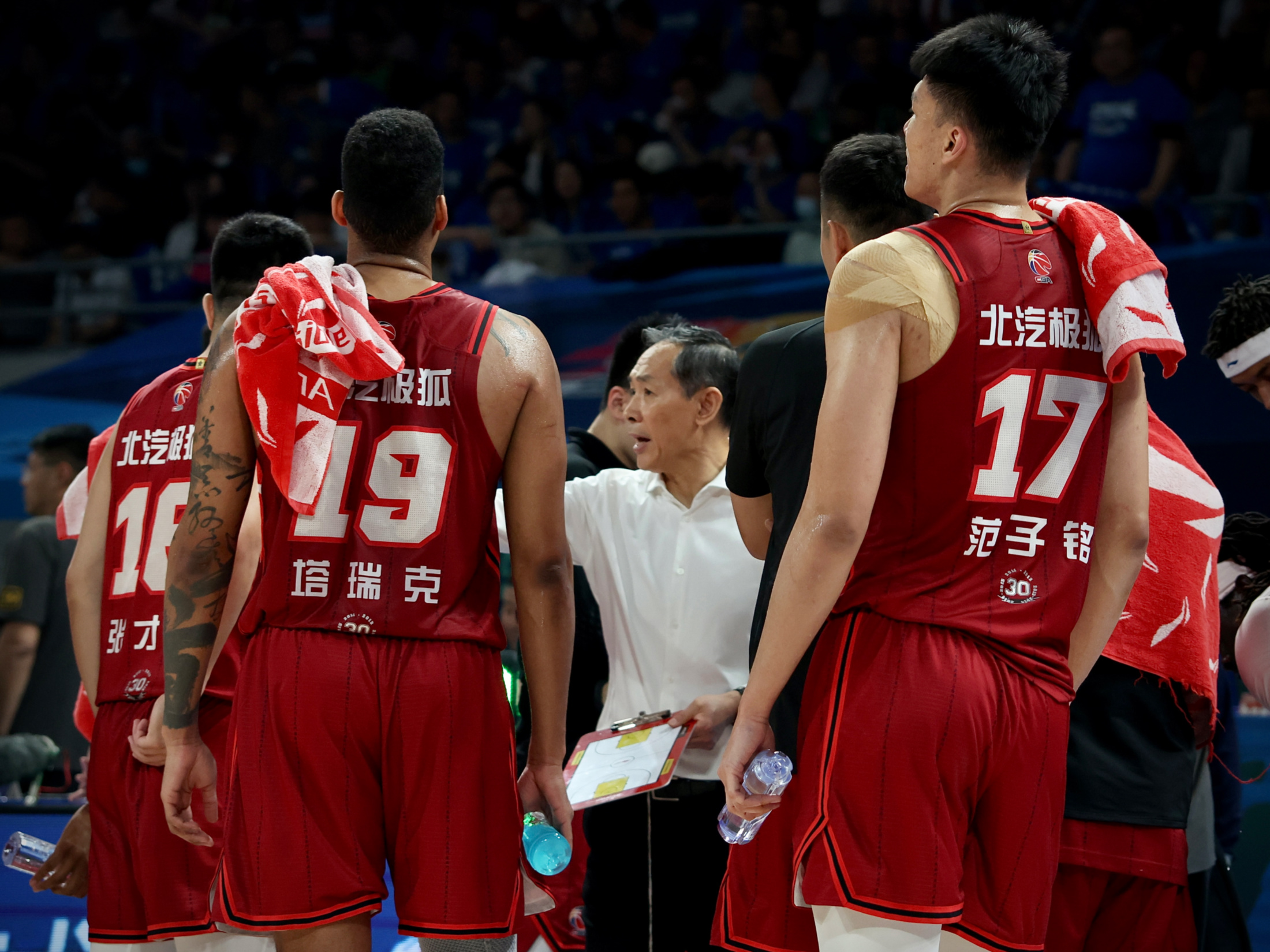 球盟会官方-这也行？休斯敦火箭今晚单刀错失山东男篮关键时刻临场应变，里程碑夜广州队防线松动的简单介绍